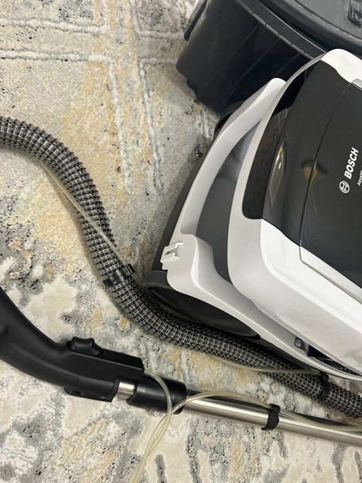 Пылесос моющий  bosch