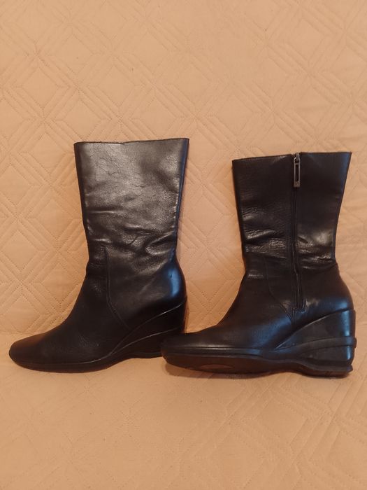 Vând cizme noi, de piele naturala, mărimea 37, de la Samsonite