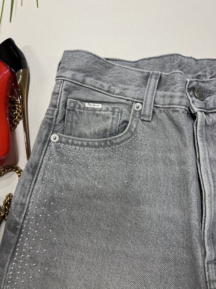 Нови прави сиви дънки панталон pepe jeans guess с капси с камъни