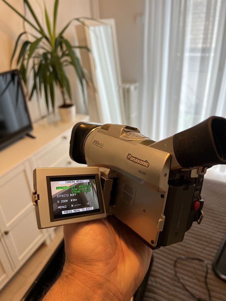 Camera video Panasonic cu mini dv