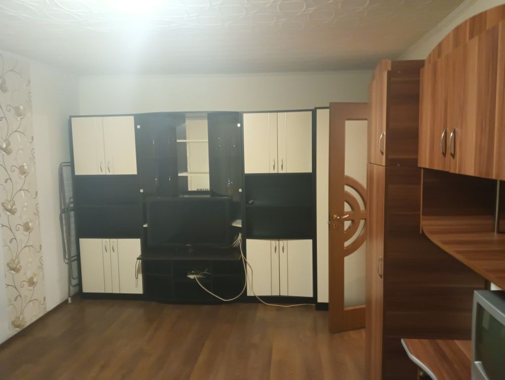 Închiriez apartament