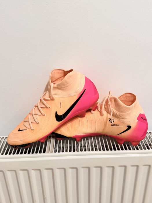 Nike Phantom Luna II Pro FG, професионални бутонки.