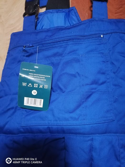 De vânzare salopetă de iarnă 80 lei :/mini mașină de cusut