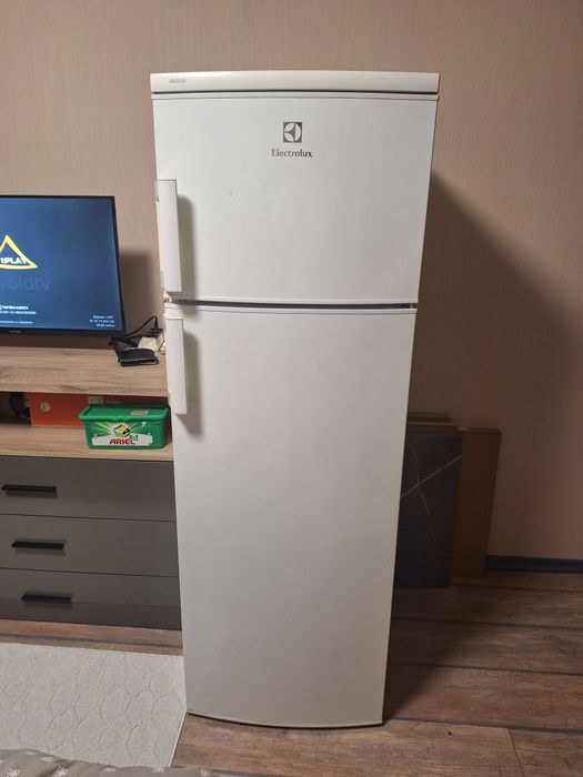 Хладилник с камера Електролукс