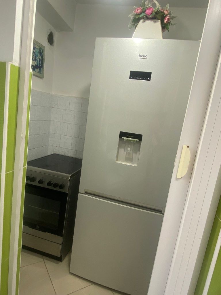 Proprietar,vând apartament.cu 3 camere tip D etaj2/4 Ștefan cel Mare