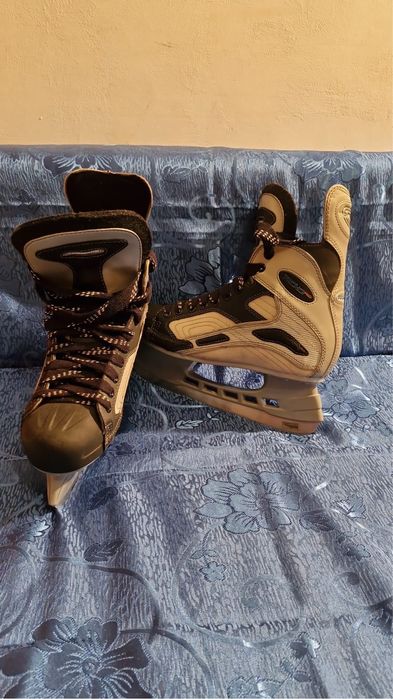Patine de gheata Tecno Pro Toronto nr 43 in stare foarte buna