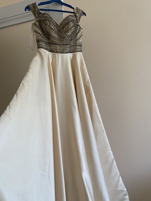 Продаю выпускное платье . Размер 40-42