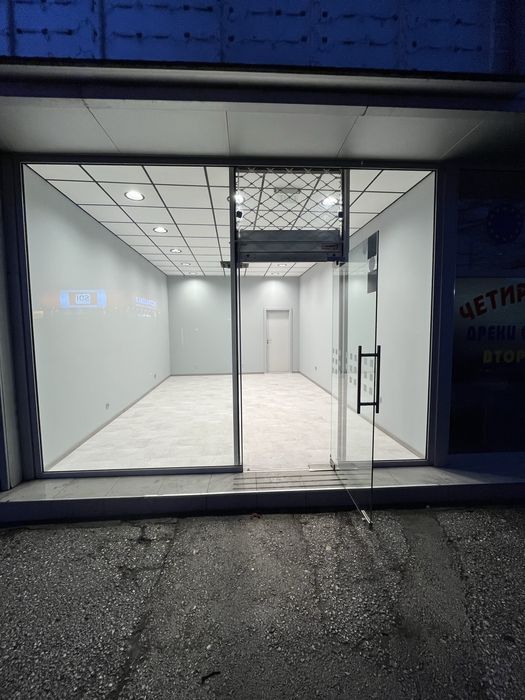 Дава се под наем Офис в Велико Търново, Бузлуджа - 35 кв.м за 612 € - Снимка #3