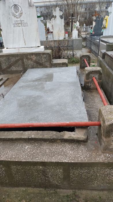 Loc de veci cimitirul Ungureni