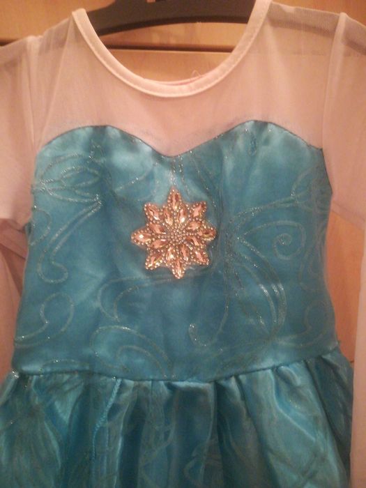 rochie Elsa cu trena masura 110