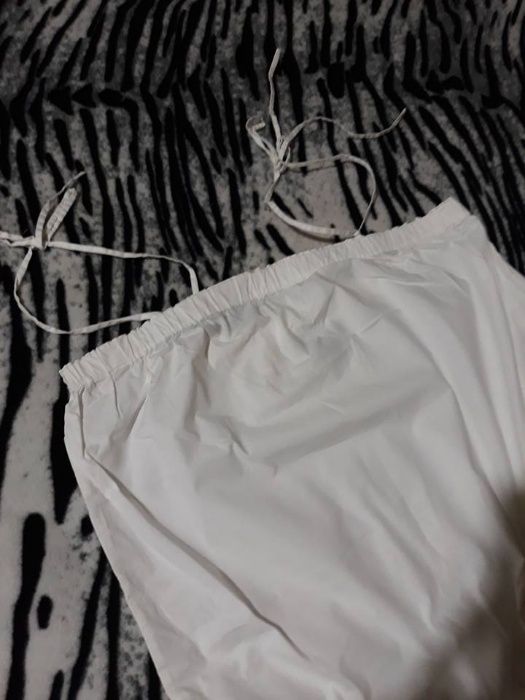 DKNY -M/L r/r Нов Бял Гащиризон с двойни джобчета