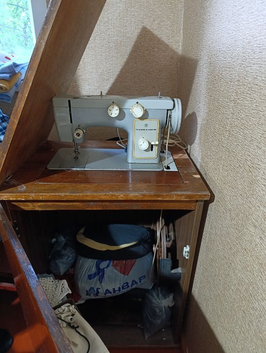 Продам швейную машину Чайка