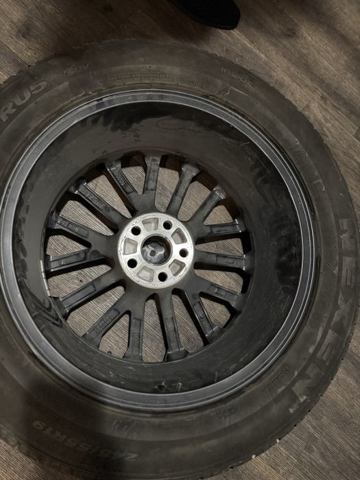Продается диски R19 3 штук с резиной от Toyota