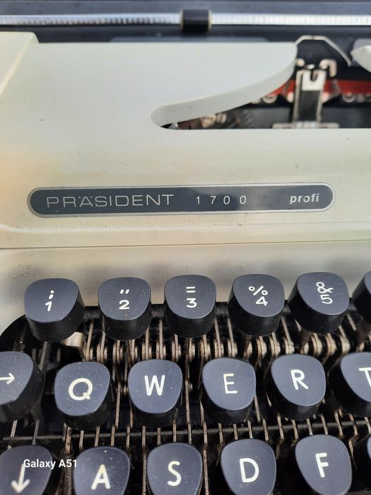 Ръчна пишешта машина.