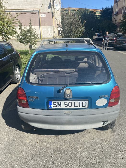 Opel corsa doua usi