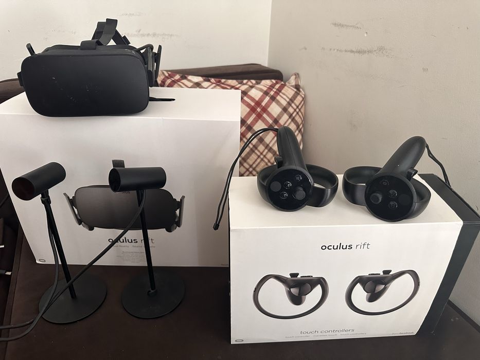 Oculus Rift + Touch контролери и сензори – Комплект VR система