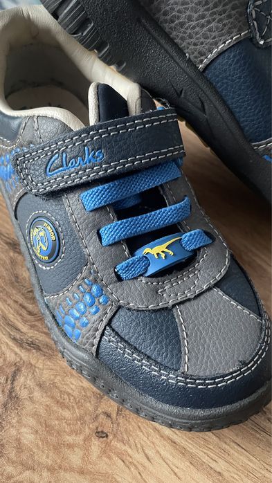 Нови детски кожени обувки Clarks номер 26