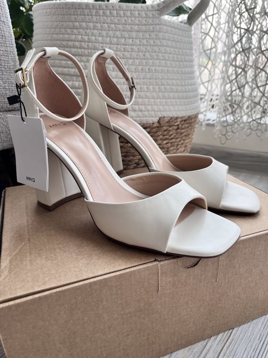 Нови дамски сандали с широк ток MANGO