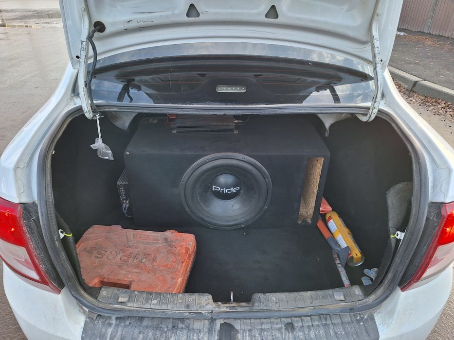 Продам саббуфер с 2 усилителями