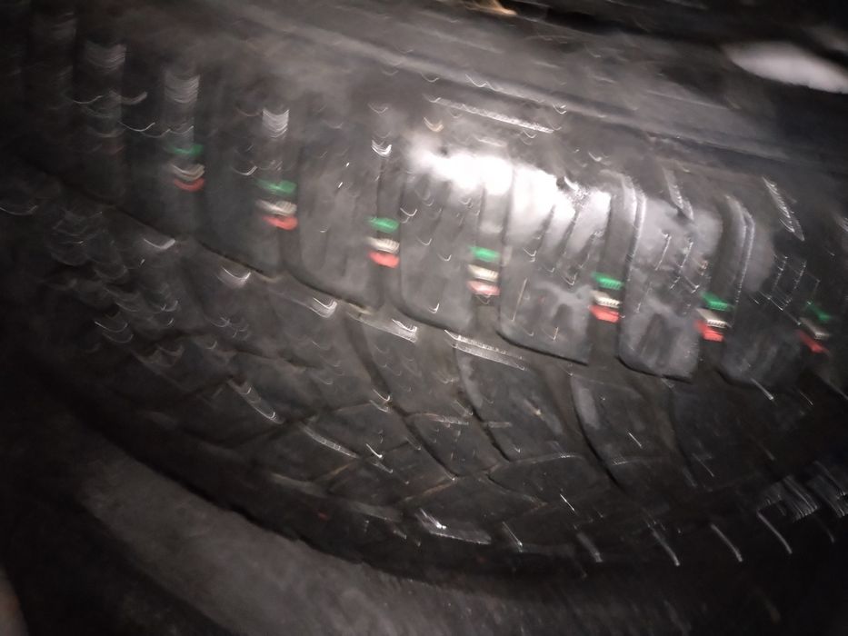 Vând sau schimb cauciucuri