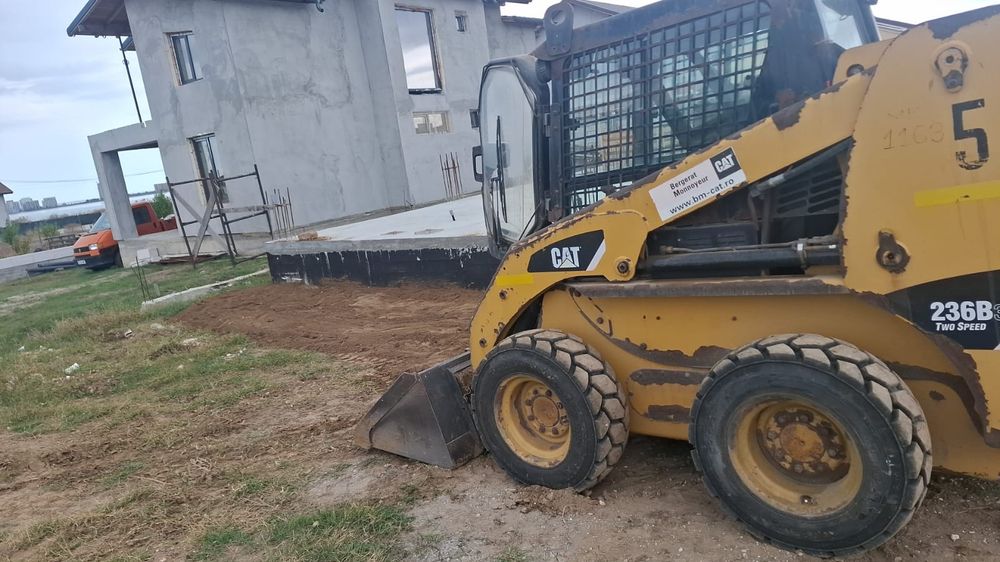 Bobcat , mini incarcator de închiriat. moloz/piatra/nisip/balastru .