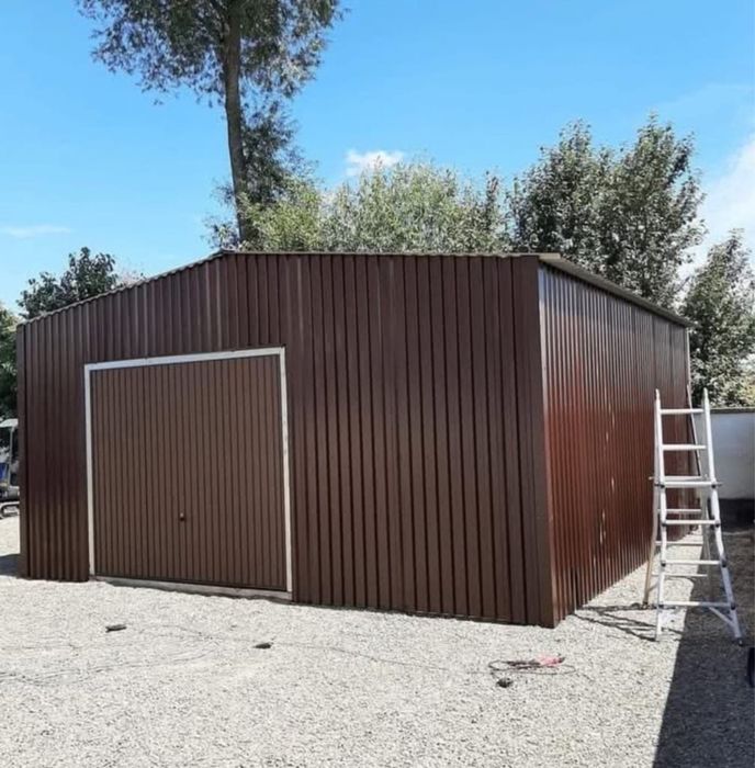 Carpoturi si garaje auto la comanda din panouri sandwich