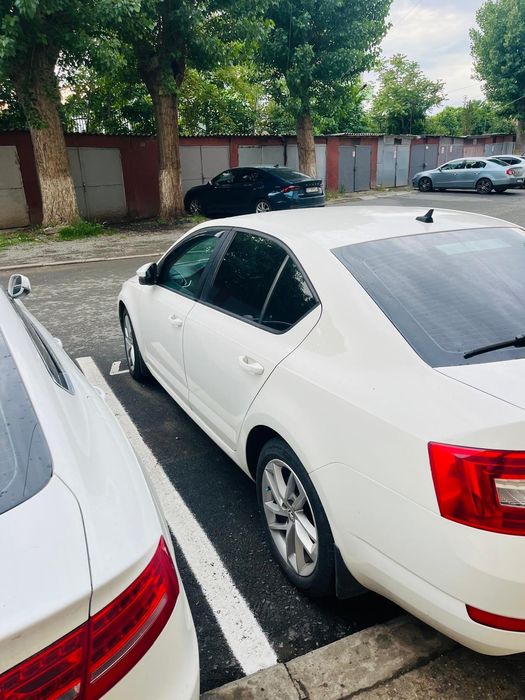 Vând skoda Octavian automata