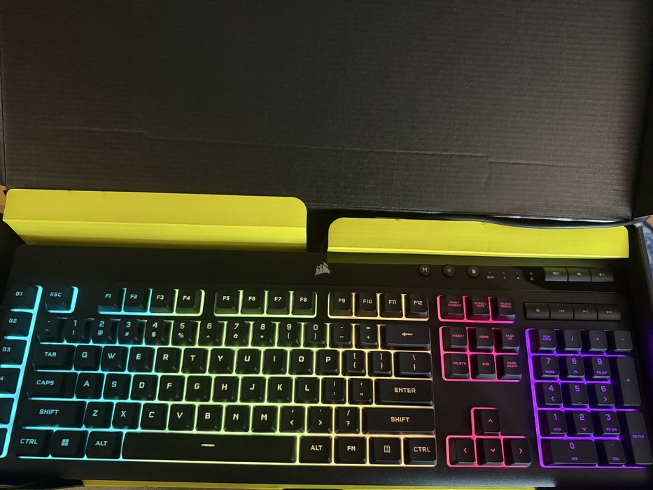 Tastatura Mecanica Gaming Corsair K55 RGB Pro