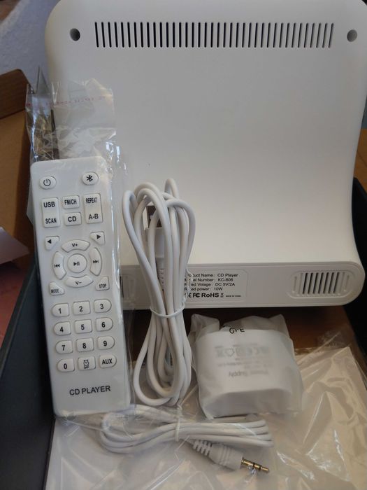 Ново FM радио и CD плейър с високоговорители дистанционно управление