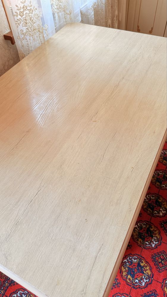 Oshxona ugalogi b/u sotiladi. Holati urtacha. Stoli bor.narxi 500ming