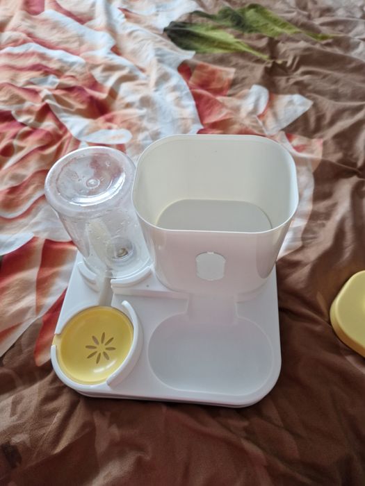 Dozator automat pentru pisici si caini