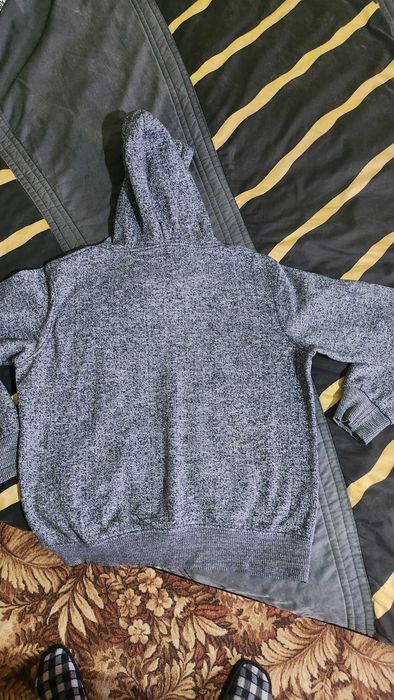 Продава се Суичър.