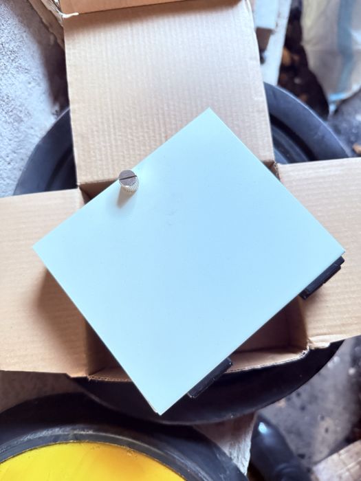 Настенный оптический мини-бокс.