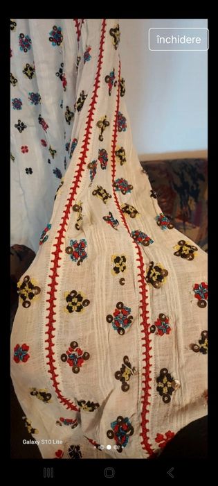 Ie tradițională veche, cusuta manual cu margele și paiete