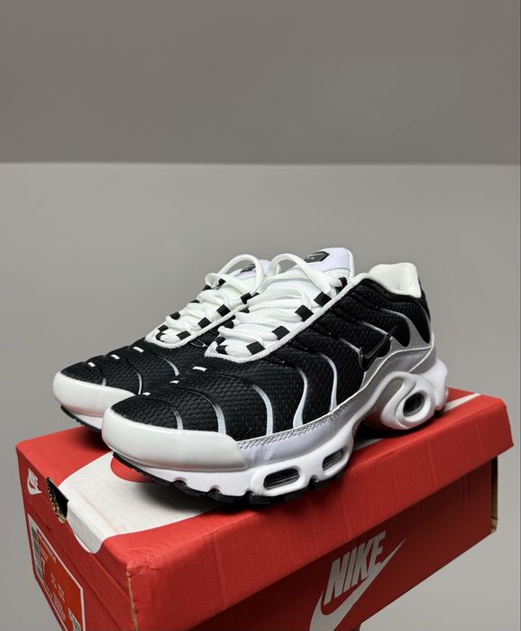 Nike Air Max Plus Black White