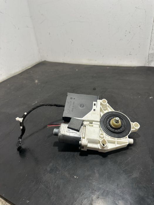 Motoras macara stanga fata Audi A3 8P 2004-2010 8P0959801E