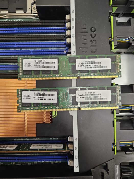 Сервер Cisco UCS C220 M3