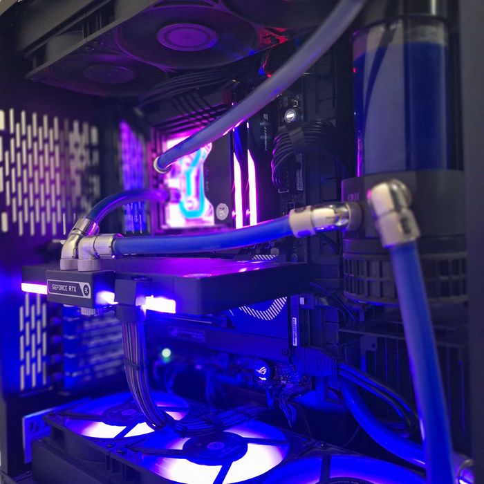 Asus ROG Strix RTX 4090 OC + EK Quantum Vector2 с гаранция