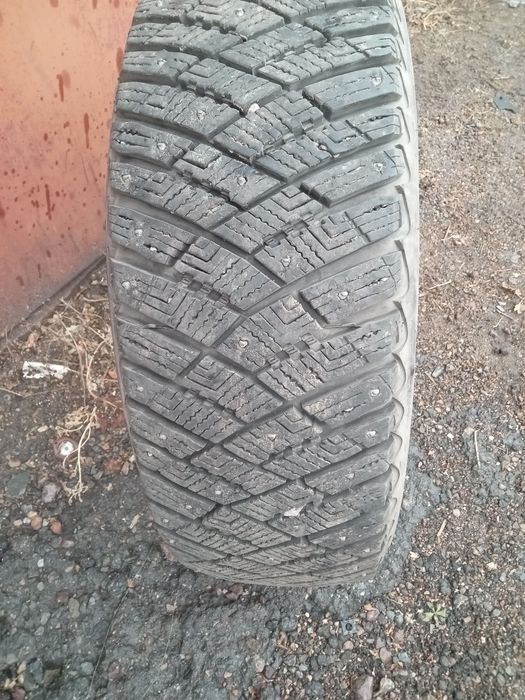 Шины гудиер зимние. 215/65/16 комплект 4шт.