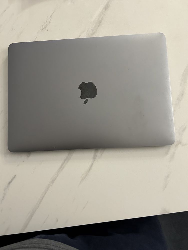 MacBook.       (Retina. 12 -inch Early. 2016).