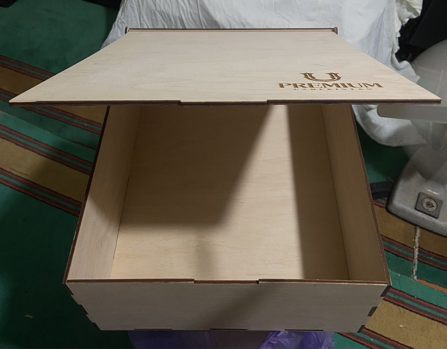 Две подарочные коробки