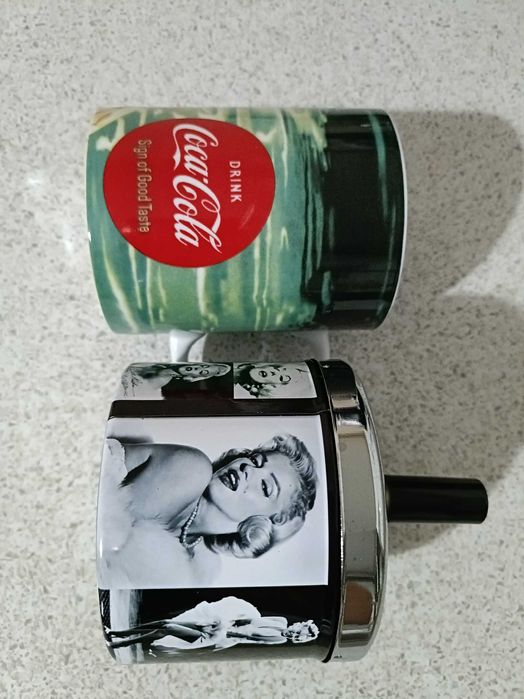 Cană Coca Cola și scrumieră Marilyn Monroe