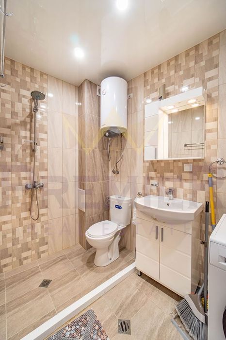 Продава се Двустаен апартамент в Варна, Център - 70 кв.м за 2642 €/кв.м - Снимка #7