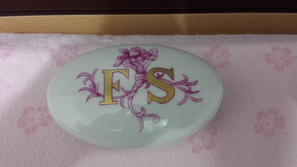 ,,Limoges France"-cutie pentru bijuterii din porțelan, în foiță de aur