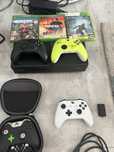 Xbox One + Kinect + 4 jocuri + 7 controllere