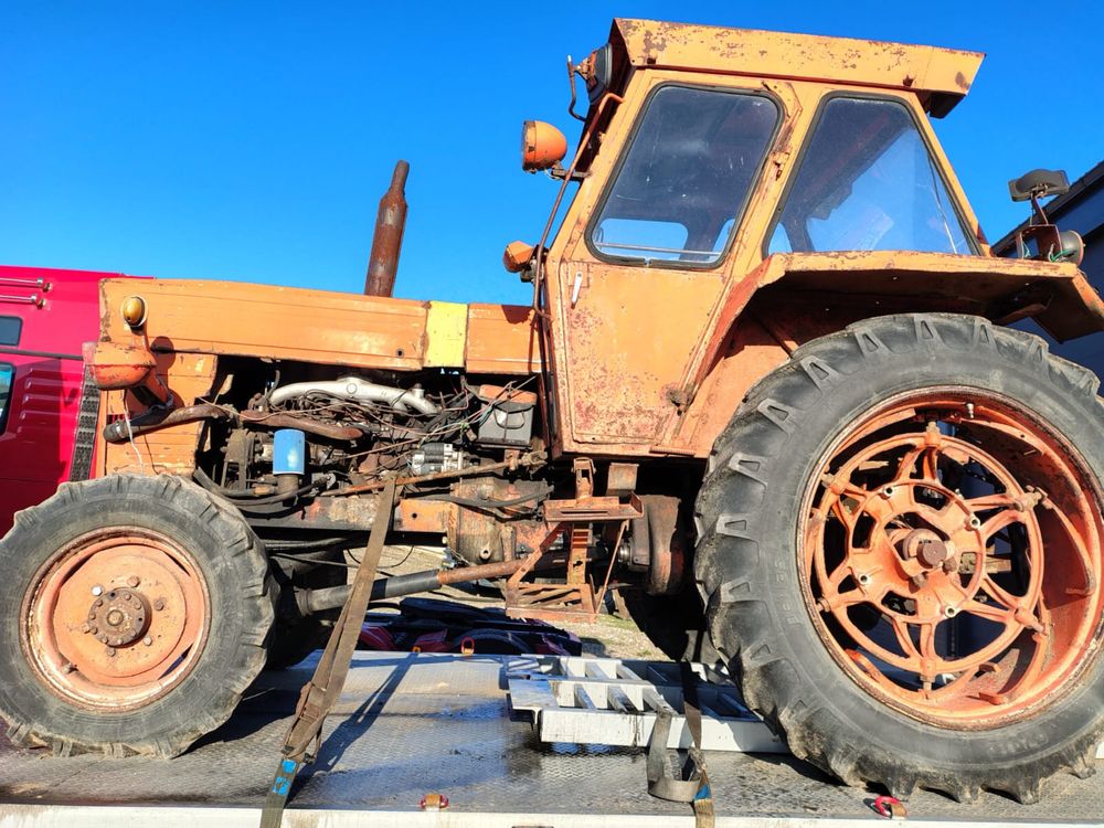 Dezmembrez Tractor U 651 4x4 cu motor Saviem