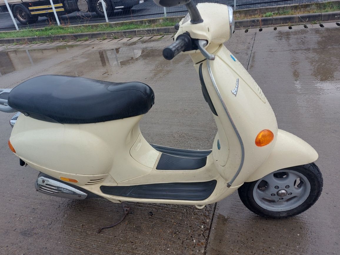 Scuter vespa pe injecție