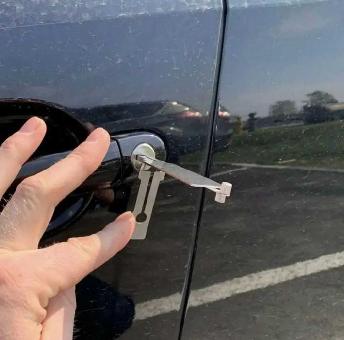 Открыть замок машины. Вскрытие автомобилей всех марок. Взлом авто