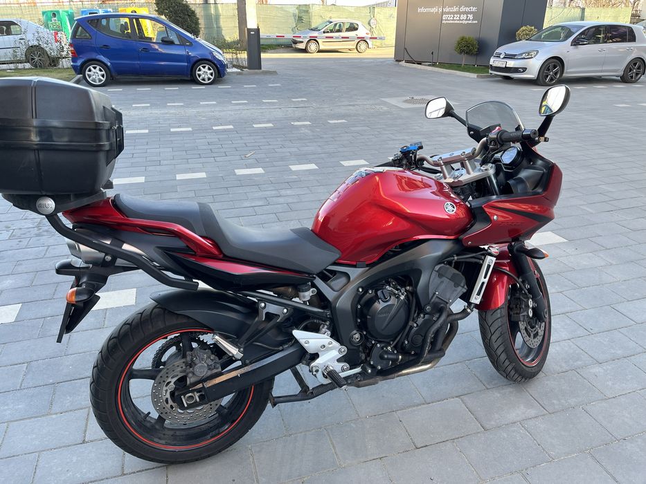 Yamaha Fazer 600 (2007) – 39.000 km – Topcase, crashbar – 3.300€