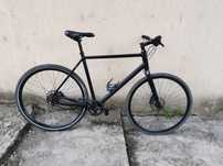 Bicicleta CUBE Hyde pe curea gravel city trekking